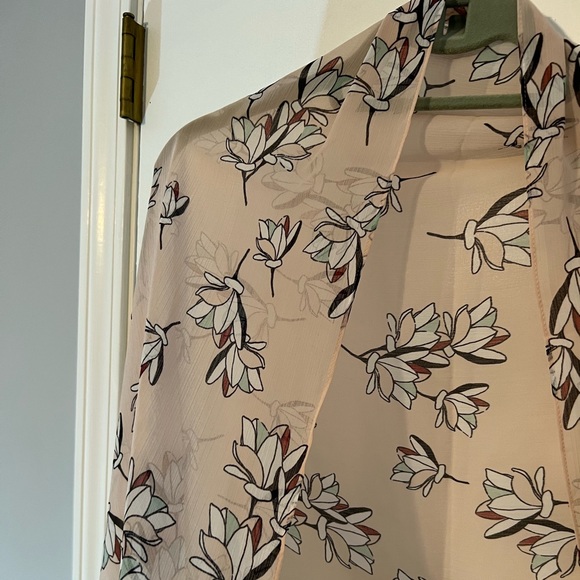 NWT Ann Taylor Factory Lovely Floral Lightweight Scarf 🌸 - Picture 3 of 5